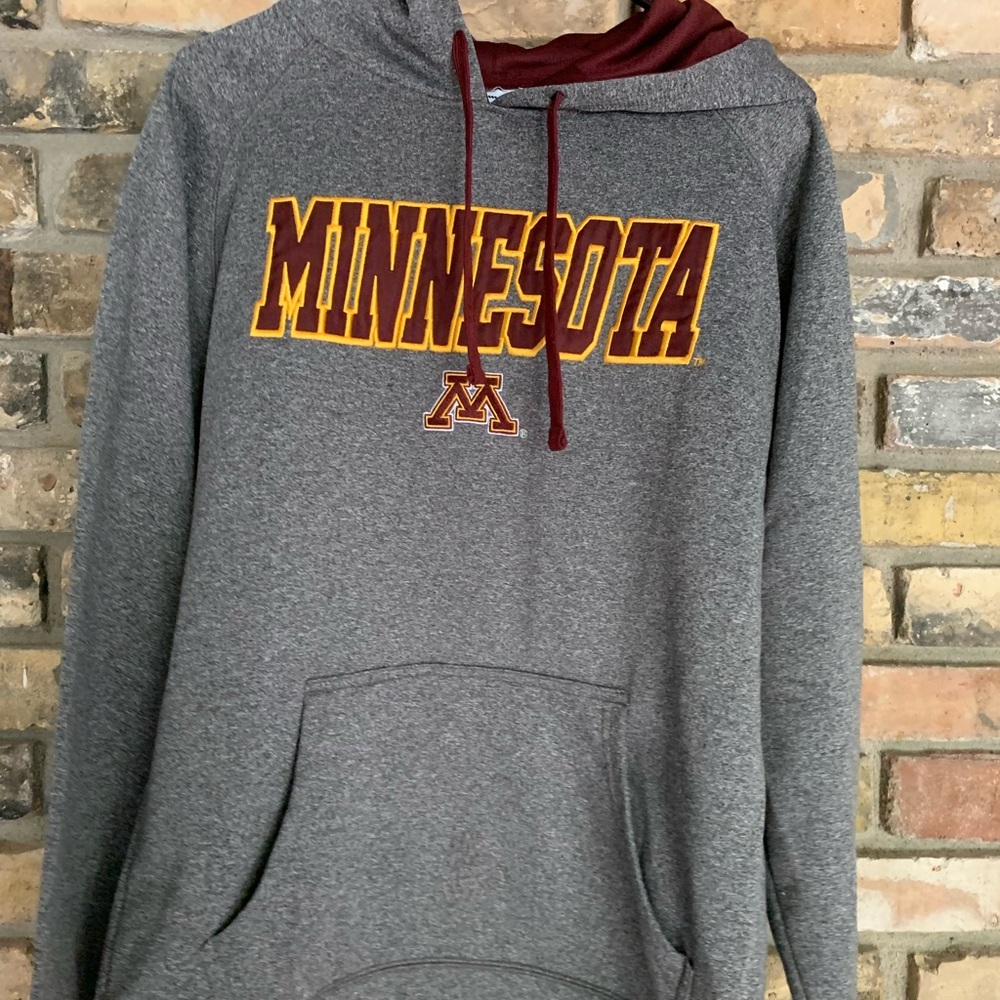 Minnesota Gophers sweatshirt, size M.